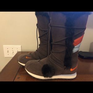 Women’s Nike winter boots sz8